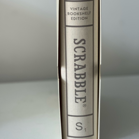 Scrabble Vintage Bookshelf Edition - Cream - Picture 4 of 7